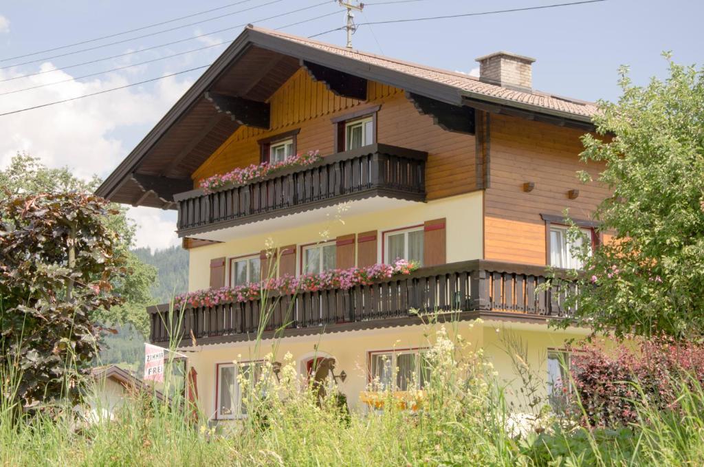 Haus Dachstein Schnitzer Hotel Eben Im Pongau Exterior photo